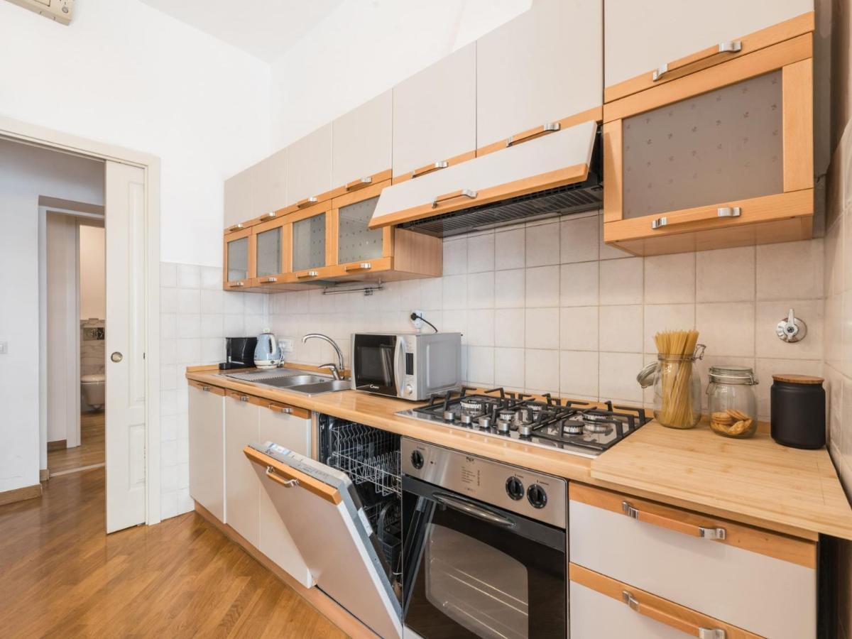 The Best Rent - Spacious Three-Bedroom Apartment Near The Colosseum Roma Exterior foto