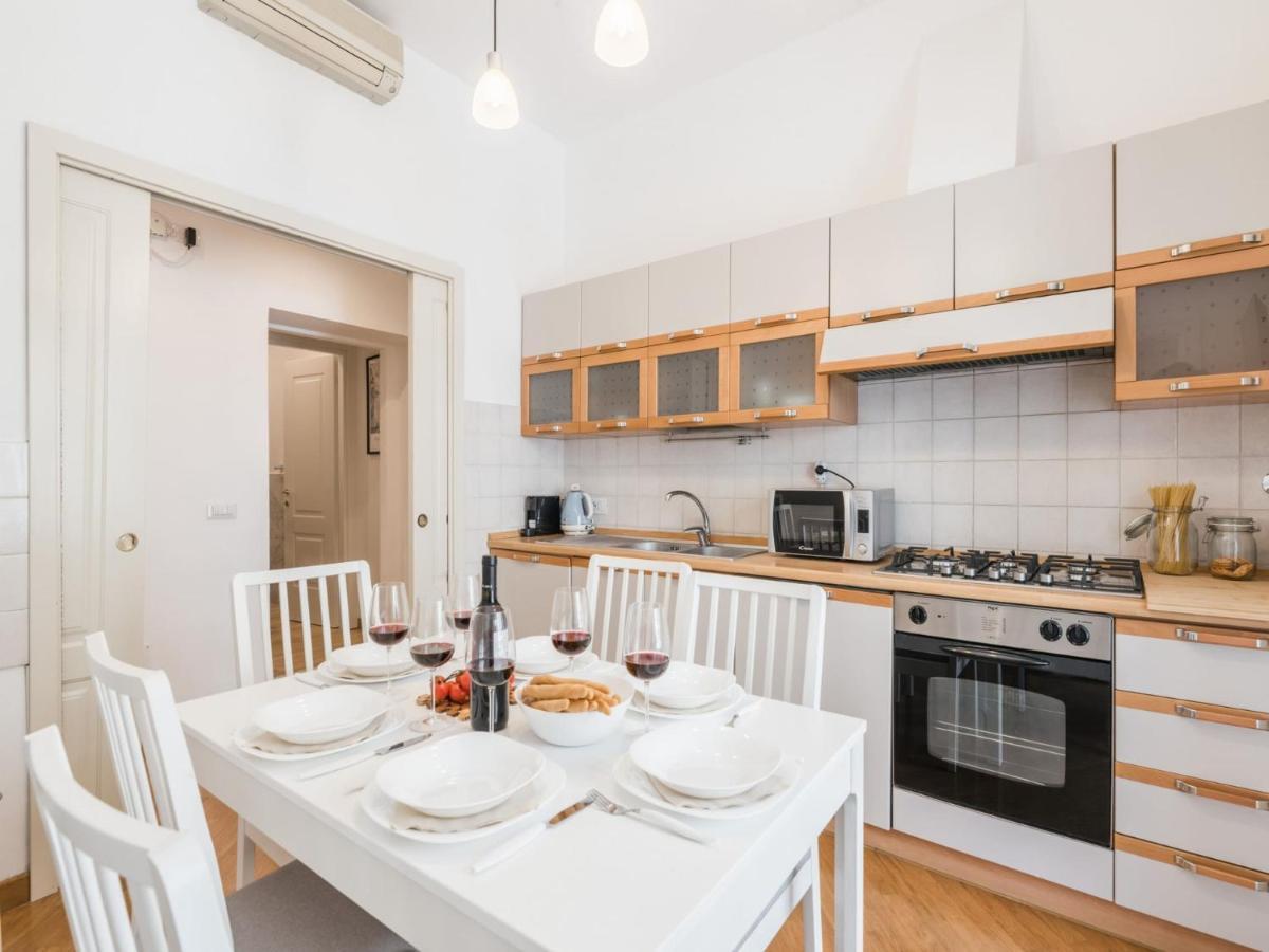The Best Rent - Spacious Three-Bedroom Apartment Near The Colosseum Roma Exterior foto